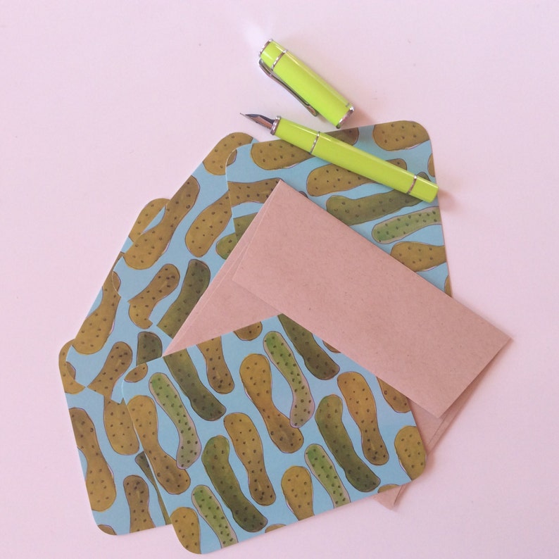 pickle design flat notecard set with matching envelopes. pickles in a repeat pattern, to delight your dill-loving friends. bild 3