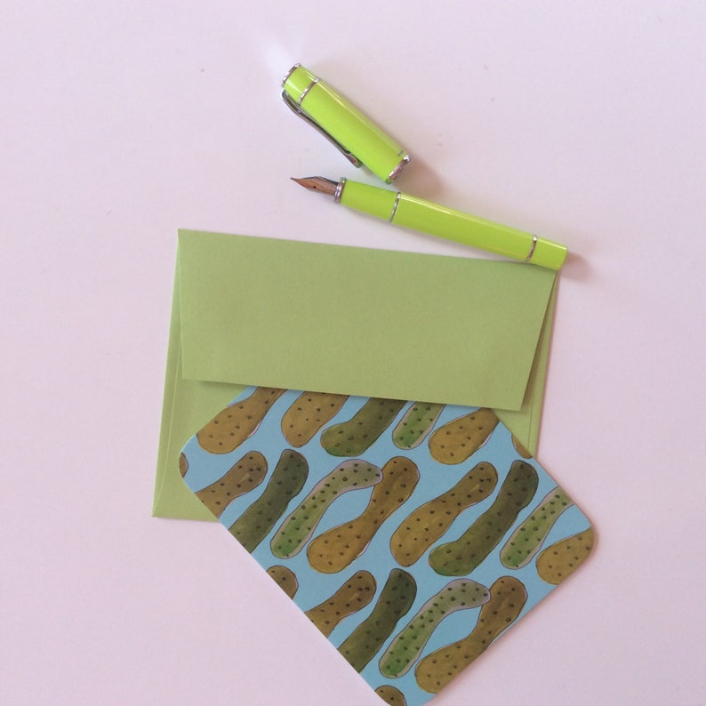 pickle design flat notecard set with matching envelopes. pickles in a repeat pattern, to delight your dill-loving friends. bild 2