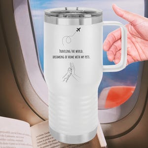 Taza de viaje personalizada para mascotas, 20 oz, blanca, para amantes de las mascotas, bonita taza de café portátil, regalo para amantes de los animales y mamás de perros.