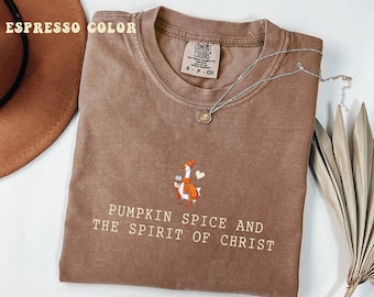 Camiseta cristiana de Halloween, divertida camiseta de café con especias de calabaza y ganso, camisetas de Jesús de otoño, camiseta con versículo bíblico, regalo de fe para mujer, café y Jesús
