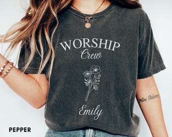 Benutzerdefinierte Name Anbetung Crew Shirt, Kirche Team Shirt, christliches Geschenk, personalisiertes christliches T-Shirt, christliche Frauen Geschenk, Wildblumen süßes Shirt