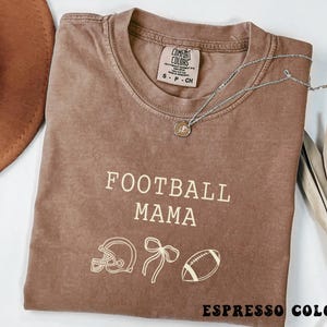 Fußball Mama Shirt, Kokette Fußball Mama Shirt, Fußball Jahreszeiten Bogen T-Shirt, Geschenk für Fußballliebhaber, Sport Mama, übergroßes Spieltag T-Shirt