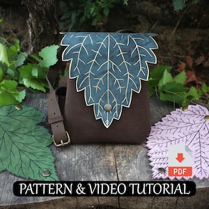 Peut inclure: Un sac en cuir marron avec un rabat en forme de feuille bleu-vert et doré. Deux dessous de verre en forme de feuille, un vert et un rose, sont présentés. Le texte "PATTERN & VIDEO TUTORIAL" est en bas.