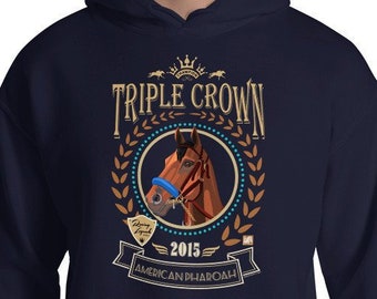 Amerikanischer Pharoah Triple Crown Vintage Style Design | Reiterbekleidung | Triple Crown Bekleidung | Hoodies | Hemden | Unisex Kapuzen-Sweatshirt