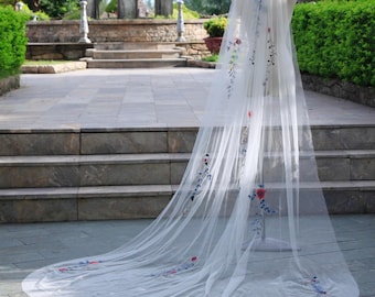 V47, Wildflower Lace Bridal Veil, Embroidered Ivory Lace Veil, Custom Bridal Veil with Comb 1 Tier, Secret Garden Lace Wedding Veil