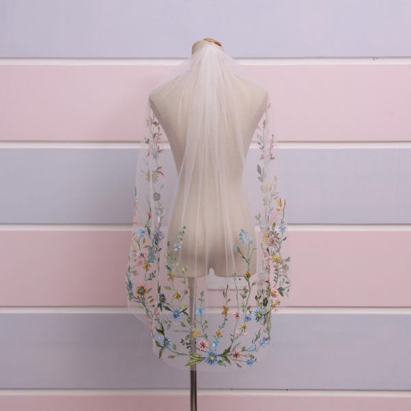 V87, Floral Fingertip Veil. Colorful Embroidered Wedding Veil. Soft Tulle Veil with Garden Flowers. Romantic Bridal Veil Handmade