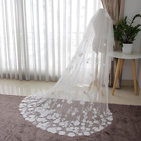 Elegant White Bridal Veil with Comb Scfda79ce1c434f2eba27b05927b77  main image 4