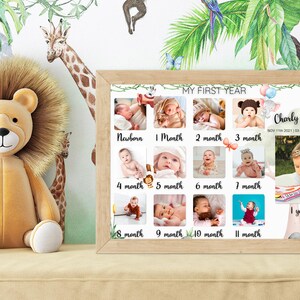 Peut inclure: Un collage de photos encadré blanc sur le thème de la jungle. Le collage présente des photos d'une petite fille de la naissance à un an. Le texte "My First Year" et "Charly Smith" est imprimé sur le collage.