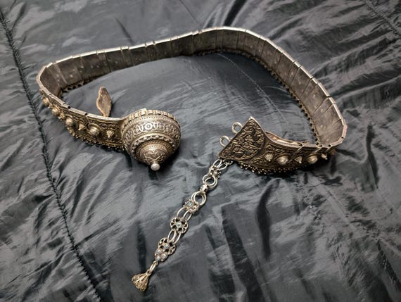 Ornate Silver Belt with Intricate Design A Beautiful Rare Silver Belt Early 1900s Algeria, Aurès  main image 3