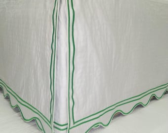 Scalloped and Double border embroidery Horizontal Cotton Quilted Bed Skirt 400 Thread Count White Cotton Sateen Bed Skirt Three Sided Covera