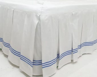 Bedskirt-400 Thread Count White Cotton Sateen Pleated Triple embroidery Bed Skirt Three Sided Coverage with Platform