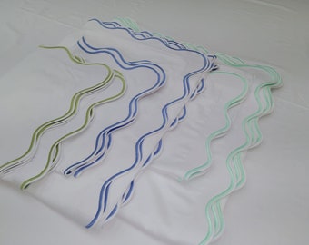 Handmade White Cotton Sateen Bedding Set: Scalloped Hotel Stitch