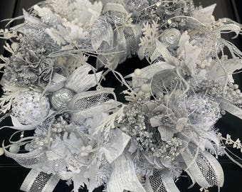 White and Silver Christmas Wreath for Front Door, Elegant Winter Holiday Wreath, Luxury Christmas Door Decor, Handmade Festive Wreath