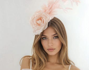 Sombrero tocado de plumas rosa pálido para el Kentucky Derby, ideal para bodas, cócteles, fiestas en el jardín, eventos formales, carreras de caballos, diadema y sombrero.