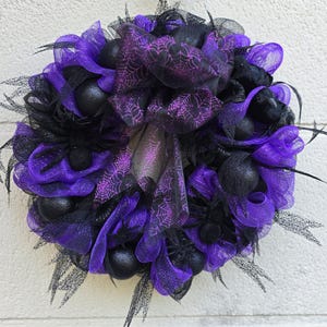 Grande ghirlanda per porta d&#39;ingresso di Halloween, da appendere alla parete, con ragno nero e viola, da appendere alla parete del portico, decorazioni per la casa fatte a mano. Benvenuti.