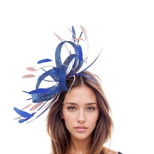 ロイヤルブルー ライトピンク ファシネーター、ケンタッキーダービー ファシネーター ハット、イースター ハット、アスコット ハット、ランチョン ハット、フェザー ハット、ウェディング ハット、レディース ティー パーティー ハット