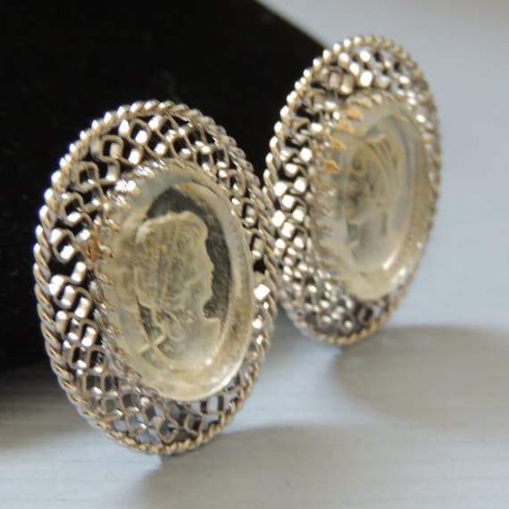 Vtg Whiting and Davis Cameo Clip Earrings - image 4