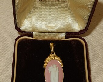 Vtg Wedgwood Pendant in the Original Box