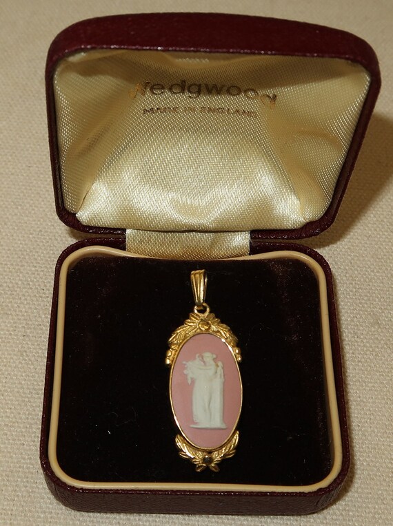 Vtg Wedgwood Pendant in the Original Box