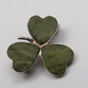 CONNEMARA MARBLE ブローチ Vintage Connemara Marble Shamrock Brooch | Lucky Clover