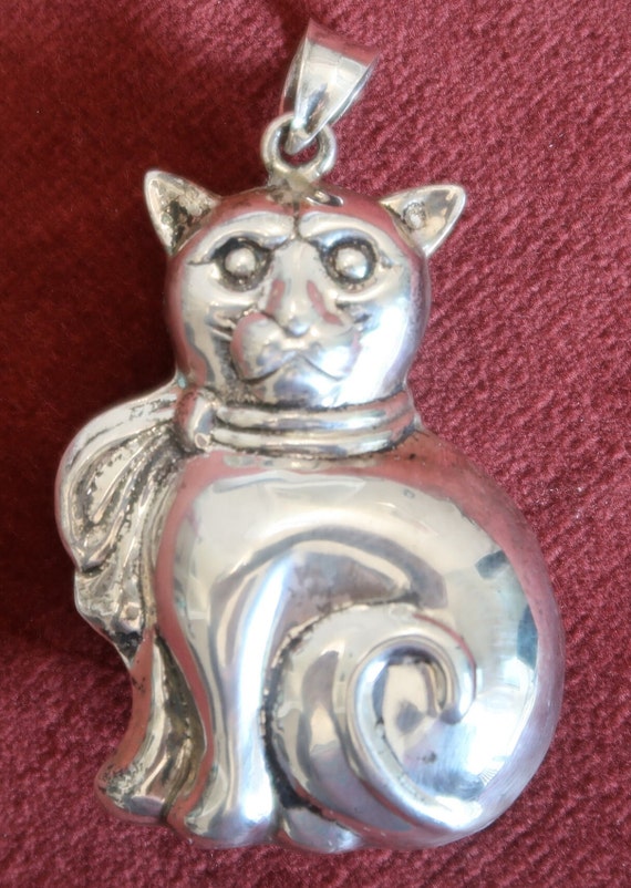 Vintage Sterling Silver "3-D" Cat Pendant