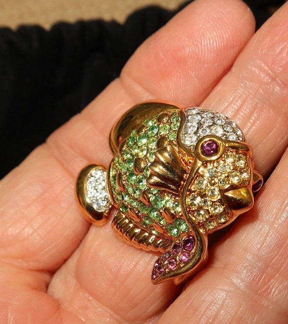 Vtg Swarovski ANGEL Brooch - image 3