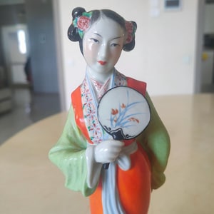 Vintage Chinese porcelain figurine 1970s &quot;Chinese woman with a fan&quot;, Zeng Shandong Sculpture Porcelain