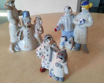 Vintage Sovjet-porseleinen beeldjes porseleinen porseleinen set USSR 1970s &quot;Winterbinnenplaats&quot; van ZHK Polonne