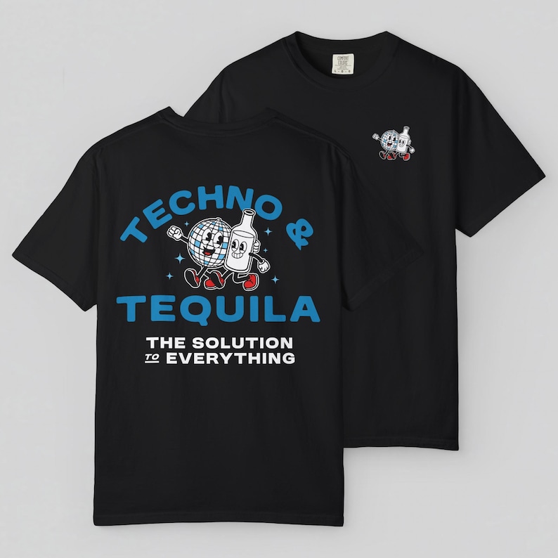 Puede incluir: Dos camisetas negras con un dise&ntilde;o de dibujos animados. El dise&ntilde;o presenta una bola de discoteca y una botella de tequila con brazos y piernas. El texto dice "TECHNO & TEQUILA" en azul y "THE SOLUTION TO EVERYTHING" debajo.