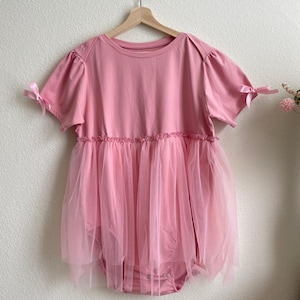 Body bébé adulte, rose poudré, robe barboteuse courte Sissy ABDL