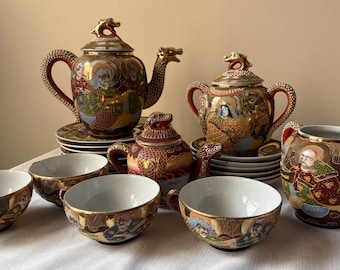 Vintage japanisches Satsuma Moriage Immortals Teeservice mit Drachenausguss, 21-teilig