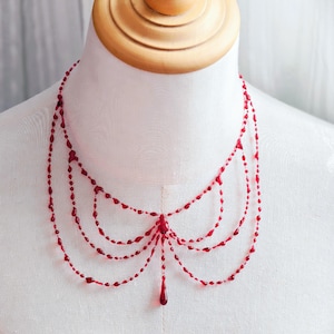 Collier en résine sang rouge, collier esthétique sombre sang de vampire cosplay anime, bijoux d'horreur gothiques, cadeau effrayant d'Halloween