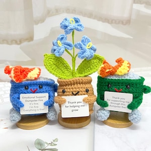 Emotionale Unterstützung häkeln Dumpster Feuer, gehäkelte Vergissmeinnicht Pflanze, gehäkelte Amigurumi, lustige einzigartige Schreibtisch Dekoration, Geschenk für Lehrer