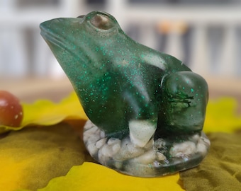 Green Glitter Frog Figurine: Epoxy Resin Knick Knack