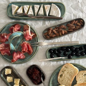 Ceramic olive boat tray | Handmade antipasti set | Stoneware serving platter | Dinnerware party set | Cracker set | Olive lovers gift