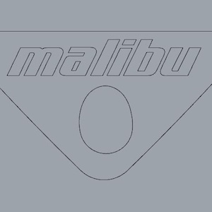 Puede incluir: Un diseño gris de forma triangular con la palabra "malibu" en negrita y contorneada. El diseño incluye un recorte circular, adecuado para diversas aplicaciones.