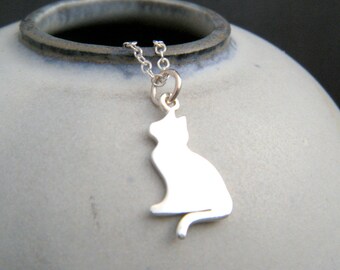 small silver cat silhouette necklace. sterling silver pet pride pendant. feline charm side portrait. gift animal lover simple jewelry 3/4