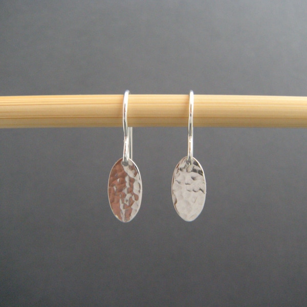 tiny silver oval dangle earrings. small hammered silver earrings. everyday leverback lever back hook drop earrings. simple jewelry 3/8"