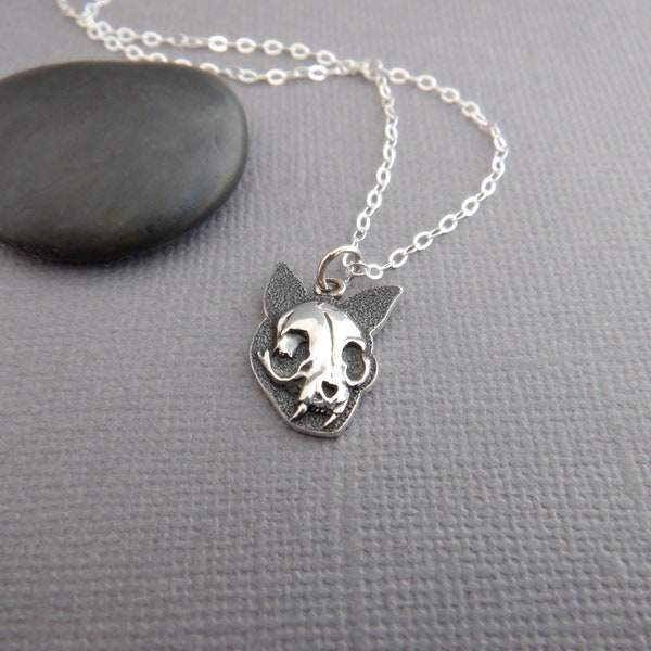 small sterling silver cat skull necklace hollowed eyes Halloween charm anatomic animal anatomy gothic macabre mysticism jewelry 5/8"