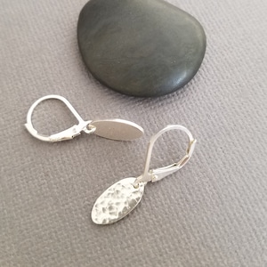 tiny silver oval dangle earrings. small hammered silver earrings. everyday leverback lever back hook drop earrings. simple jewelry 3/8 lever backs