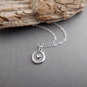 Collar de plata de ley con forma de corazón - Colgante bohemio estilo sello de cera de 3/8"