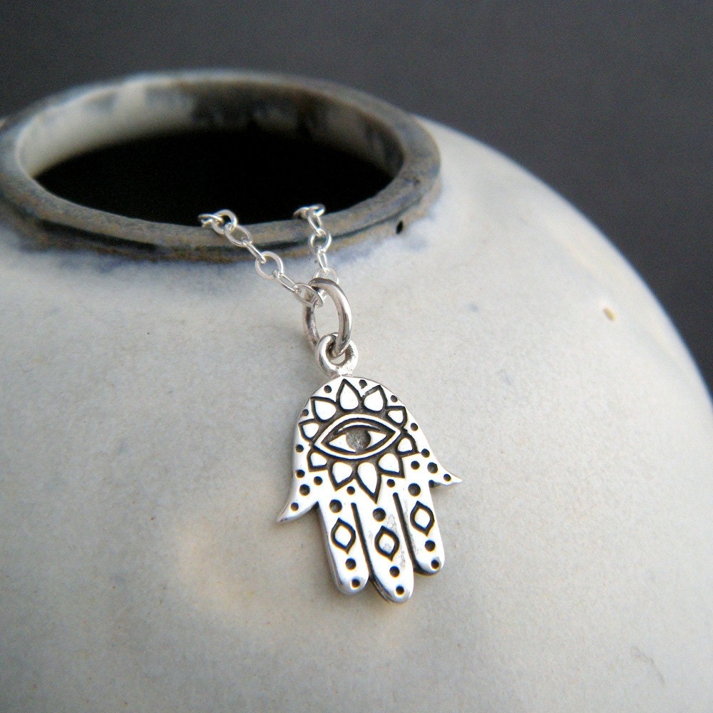 Mini Hamsa With Green Eye – ceMMent