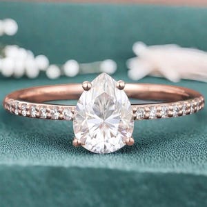 Vintage Pear Cut Moissanite Engagement Ring Unique Rose Gold Moissanite Wedding Ring Cluster Dainty Moissanite Bridal Promise Ring for Women