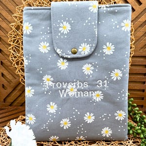IPAD Sleeve - Daisy Print IPad Sleeve - Stylish Tablet Case & Gift Idea