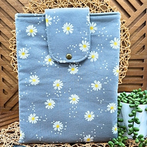 IPAD Sleeve - Daisy Print IPad Sleeve - Stylish Tablet Case & Gift Idea