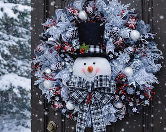 XL Snowman Wreath: Festive Winter Snowflake Decor with Berries