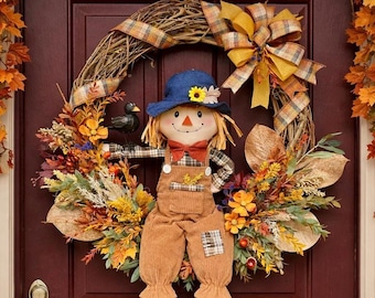 Large Scarecrow Fall Wreath: Crow & Beige Autumn Foliage
