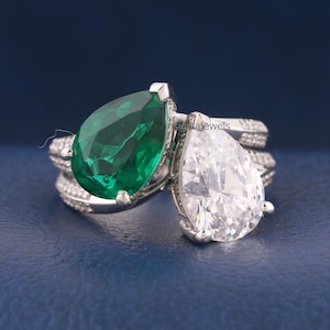 Conjunto de anillos de boda Megan Fox, anillo de compromiso Megan Fox Toi et Moi, anillo de dos piedras talla pera, conjunto de anillos con halo oculto de diamantes verdes, oro macizo de 14 quilates