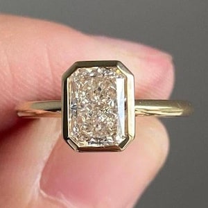 Radiant Cut 2carat E/F Color VS1 Clarity IGI Certified 14k Gold Ring, Radiant Cut Lab Grown Diamond Solitaire Engagement Bezel Set Ring
