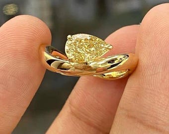 Pierścionek zaręczynowy z brylantami szlifu gruszkowego o masie 1,5 ct z certyfikatem IGI, o fantazyjnym, żywym żółtym kolorze, szlif gruszkowy, wyhodowany laboratoryjnie, zakrzywiony, z linii East To West, prezent dla niej